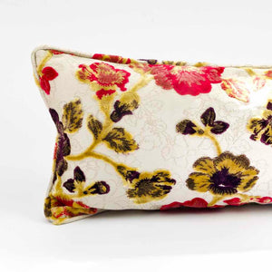 Linke Seite eines Fluffikon Sommer Dekokissen mit Blumenmotiv in der Grösse 35x70 cm.