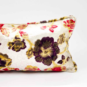 Rechte Seite eines Fluffikon Sommer Dekokissen mit Blumenmotiv in der Grösse 35x70 cm.