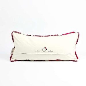 Rückseite eines lila Fluffikon Samtkissen mit Blumen in der Grösse 35x70 cm.