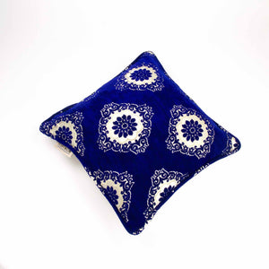 Saphire Blaues marokkanisches Sofakissen aus Samt.