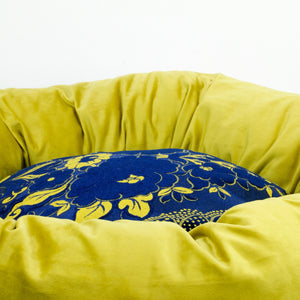 Schweizer Hundebett aus Samt