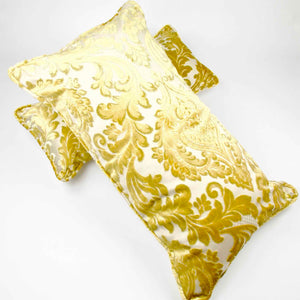 Two oversized couch pillows with an traditional moroccan / oriental look.