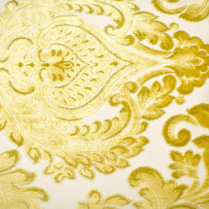 Zoom on Fluffikon oversized couch pillow made from gold velvet fabric.