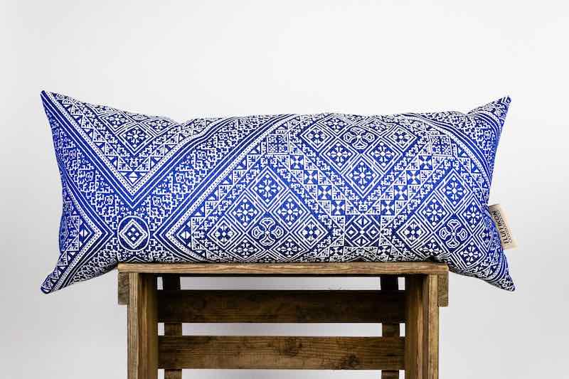 Blue and white Fluffikon silk pillow. The pillow has a traditional Moroccan pattern.