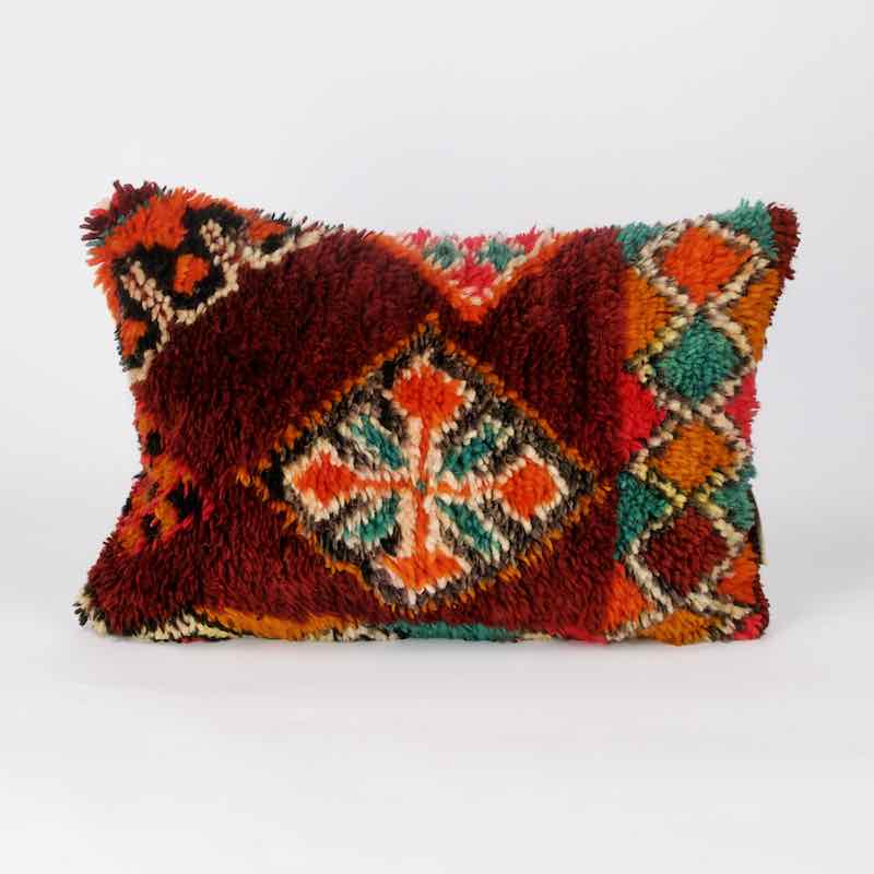 Fluffikon Woll Kissen hergestellt aus einem marokkanischen Vintage Teppich.