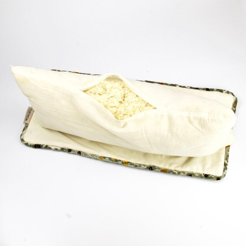 Top view on a Fluffikon velvet sofa pillow that shows the inside wool filling.