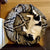 Katze auf nachhaltigem Fluffikon Hundebett. Das Hundebett ist schwarz weiss und ist aus organischer Wolle hergestellt.