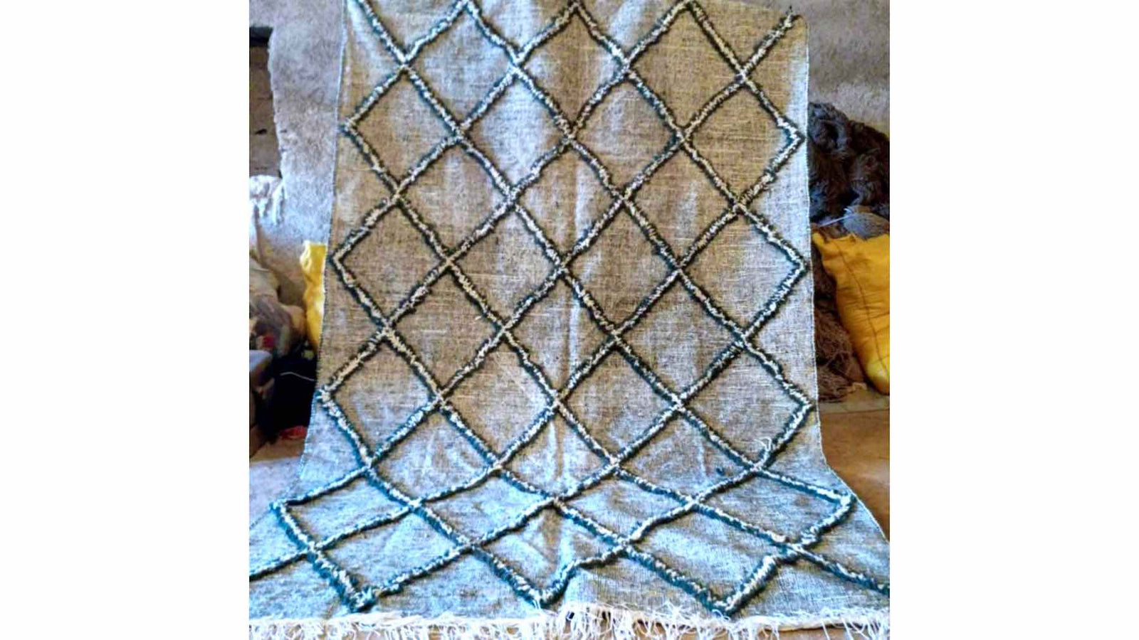 The Kilim rug that is used to make customized Fluffikon wool dog bed / cat bed