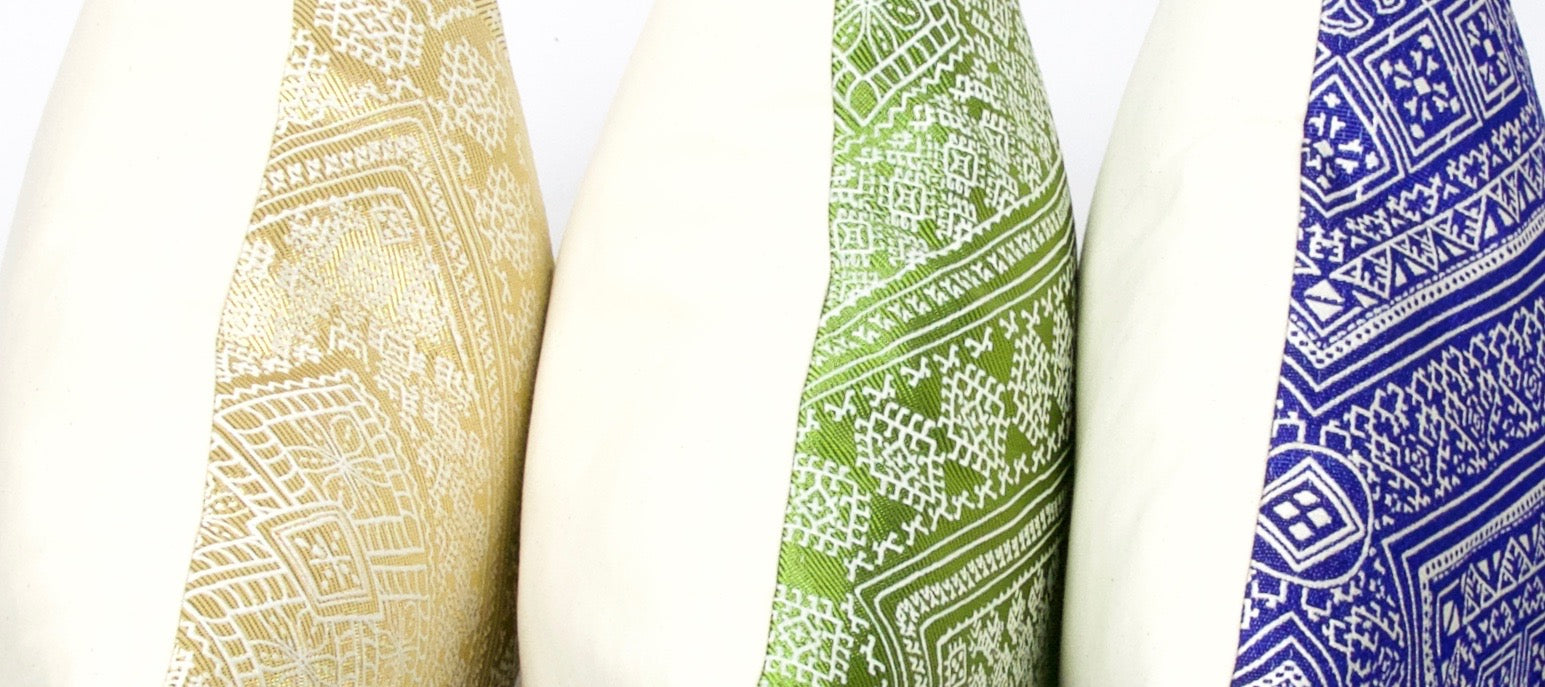 Zoom on three silk pillows next to each other