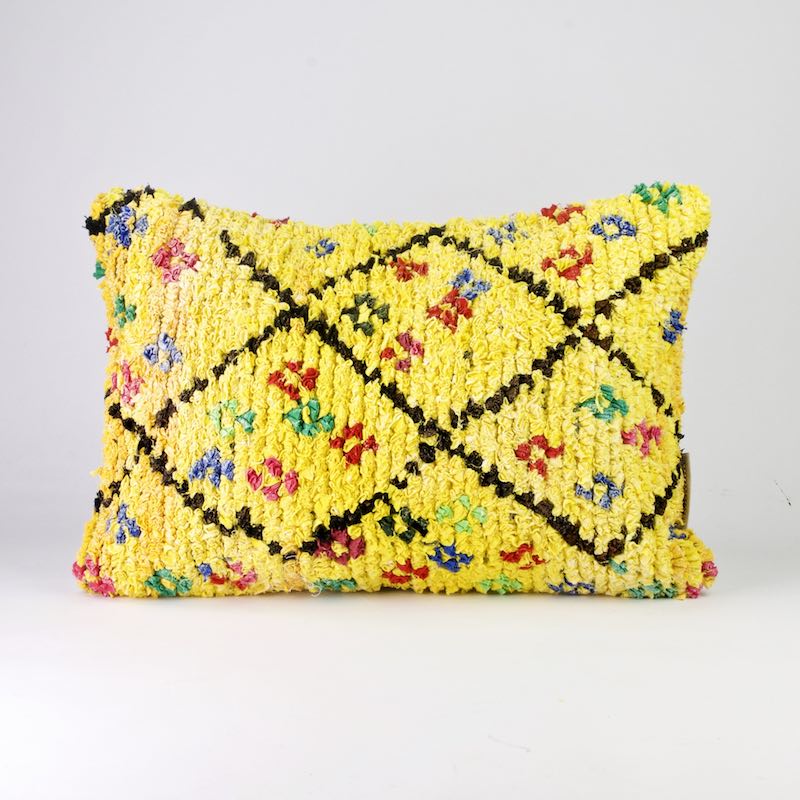 Yellow Boucherouite throw pillow. The pillow has the size 40x60 cm and is quite colorful.