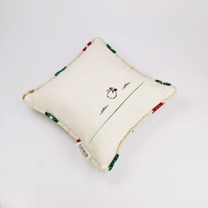 Stop motion video. It shows the inside filling of a fluffikon decorative throw pillow. It is filled with swiss wool.