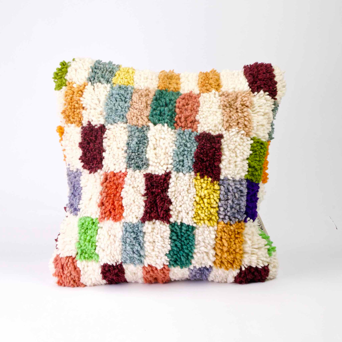 Fluffikon Kinderzimmer Kissen vor weissem Hintergrund