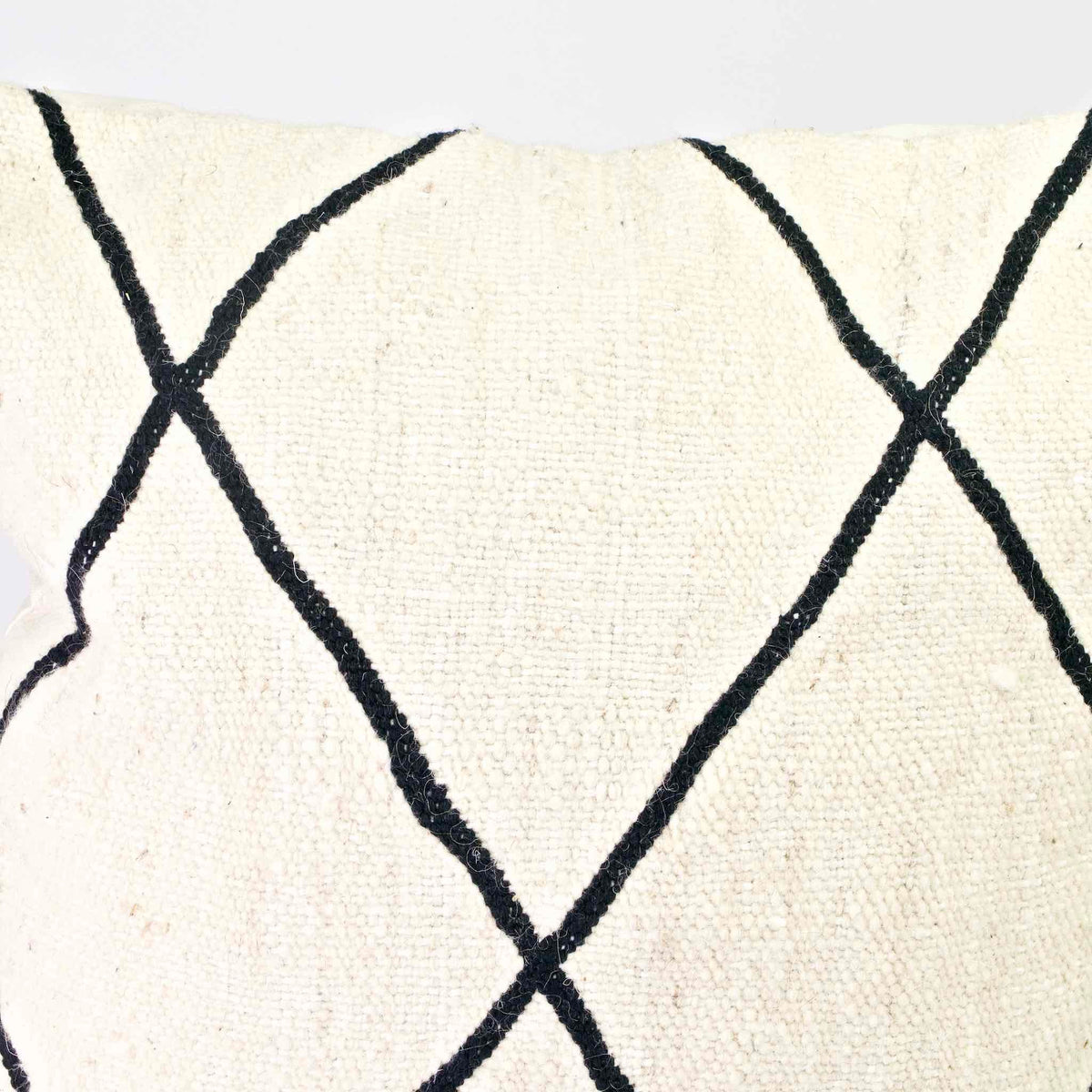 Zoom on Fluffikon Kilim pillow cover