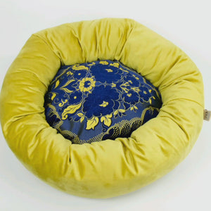 Product stop-motion video of luxury dog bed.