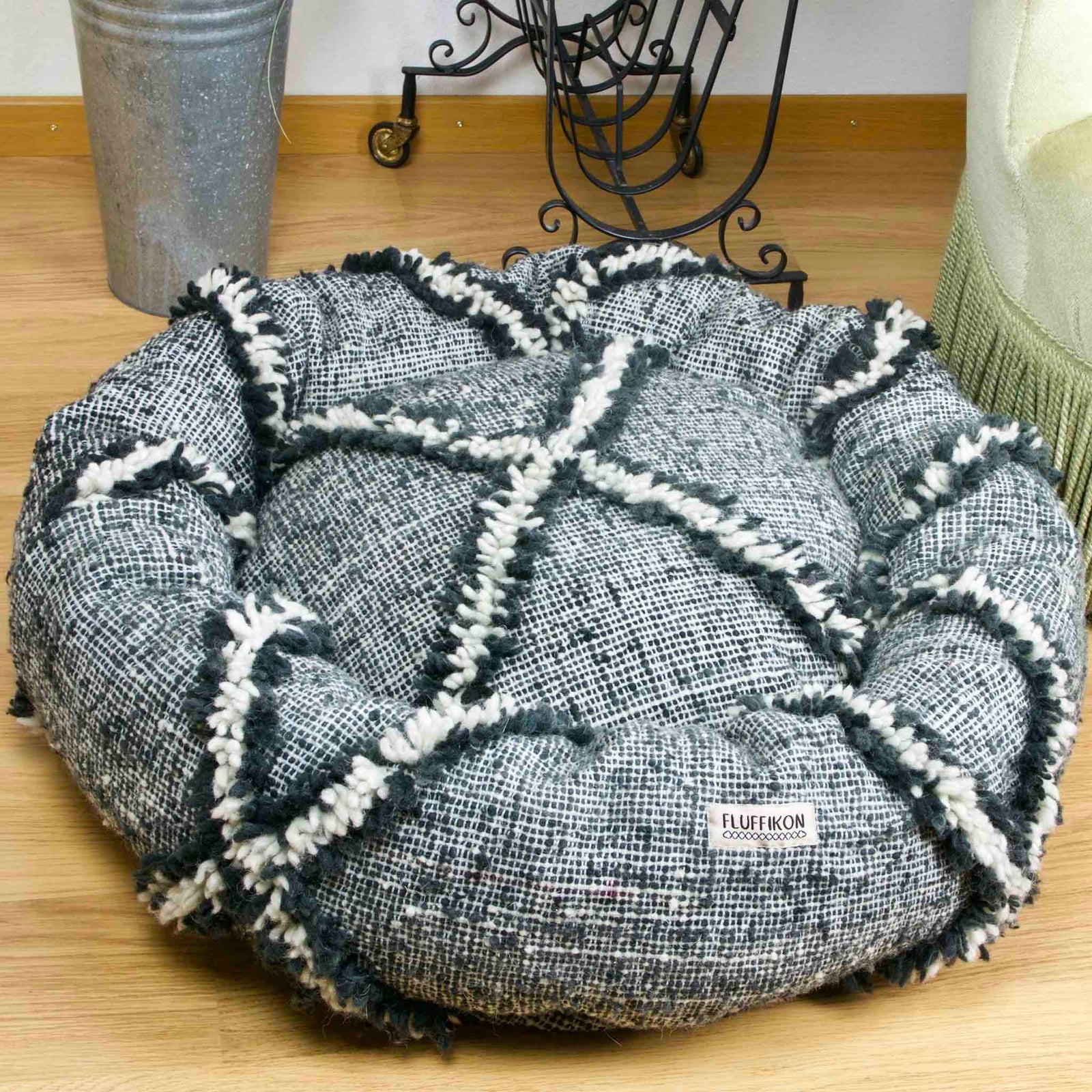 Black and white Fluffikon Kilim Dog Bed