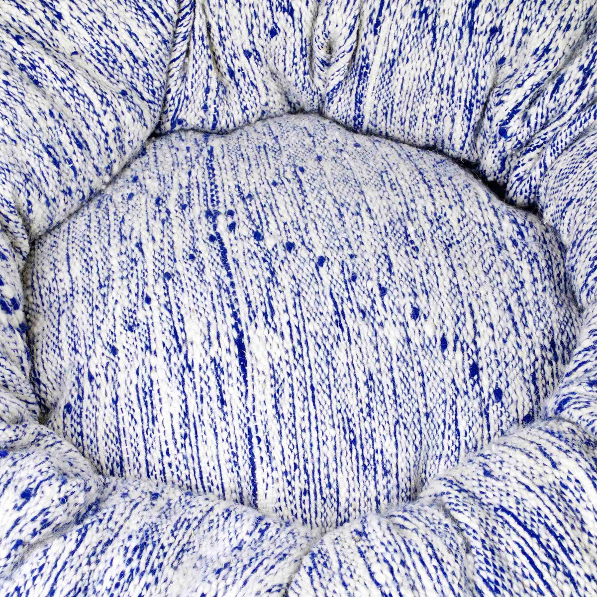Zoom on blue and white Kilim Fluffikon dog bed.