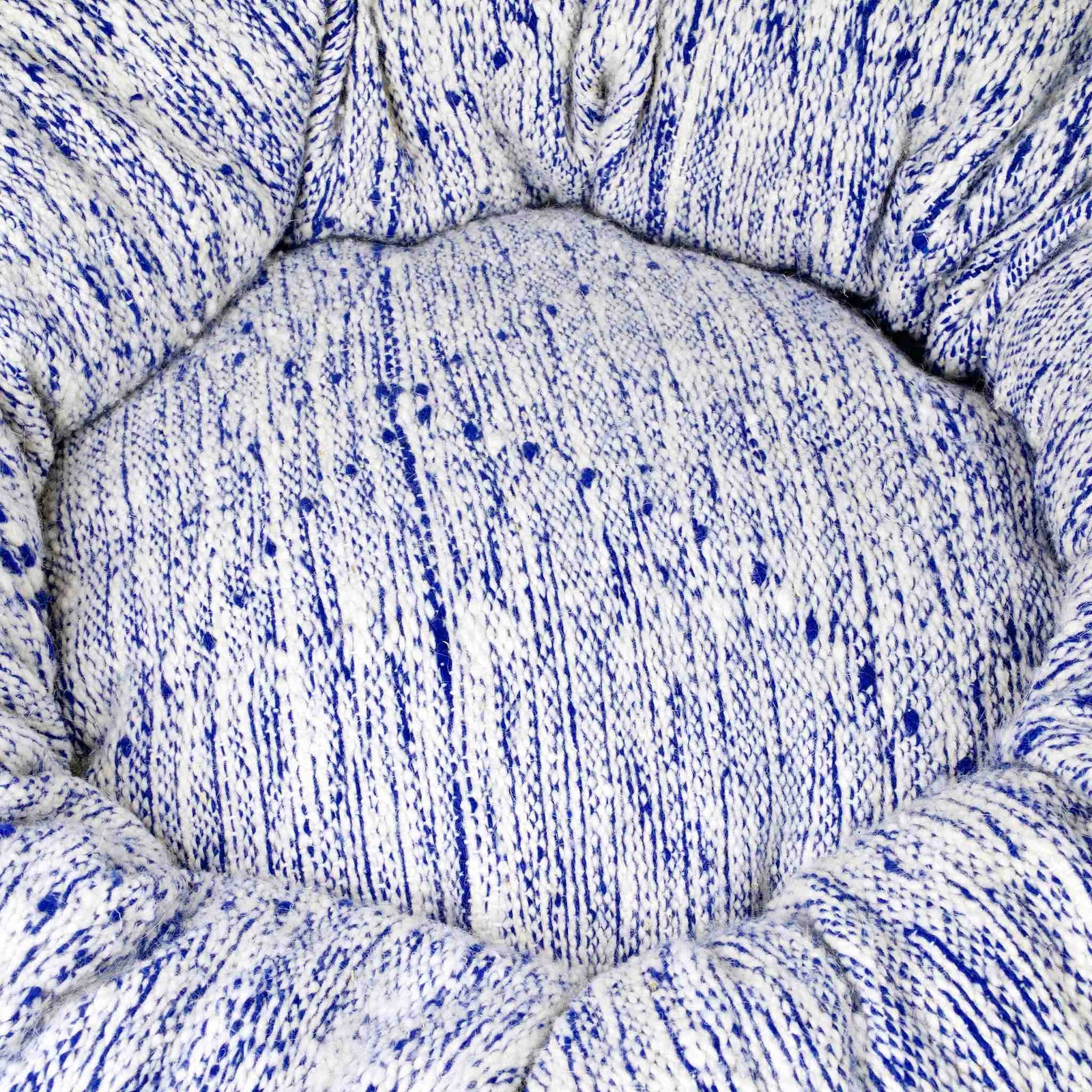 Zoom on blue and white Kilim Fluffikon dog bed.