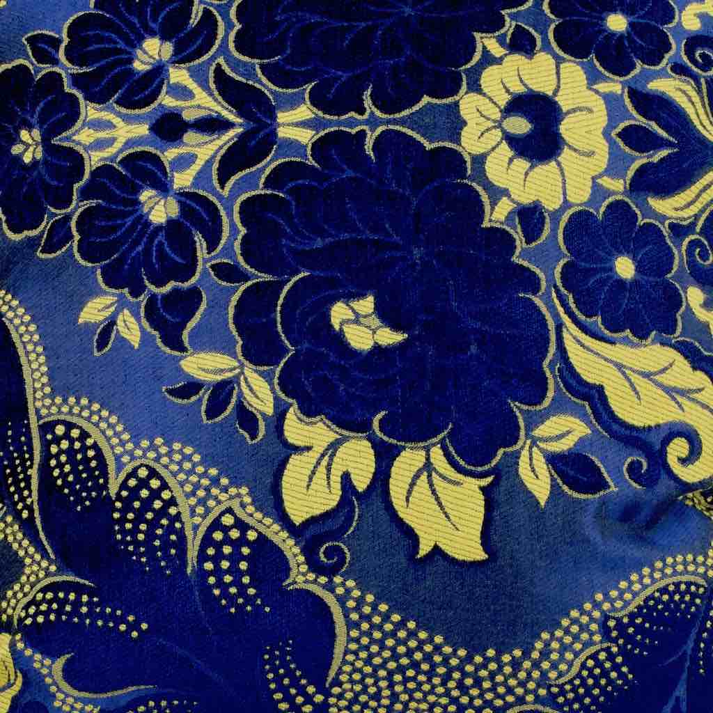 Zoom on Yellow Blue Sofa Pillow fabric.